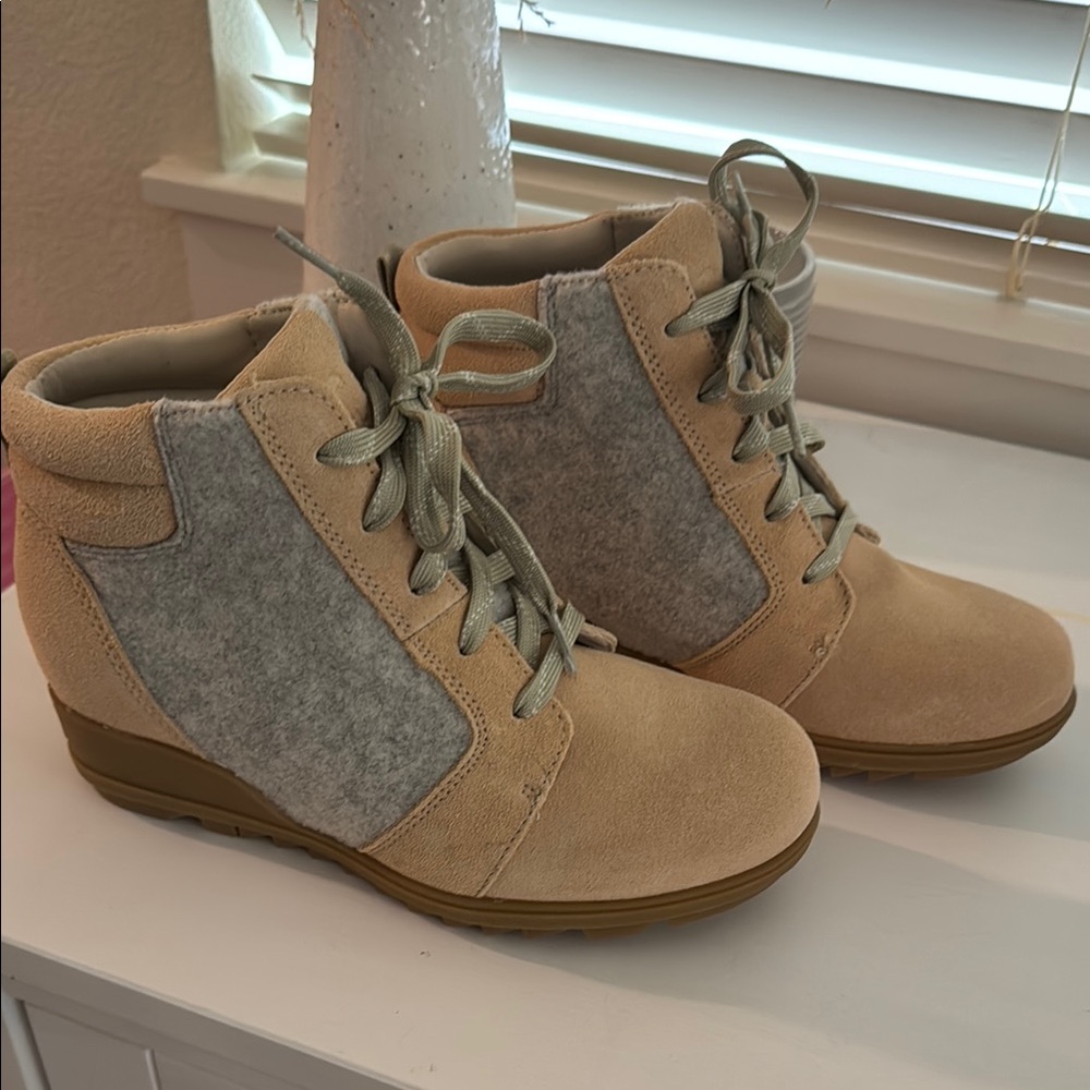 Sorel Tan and Gray Ankle Boots with Lace-Up Design